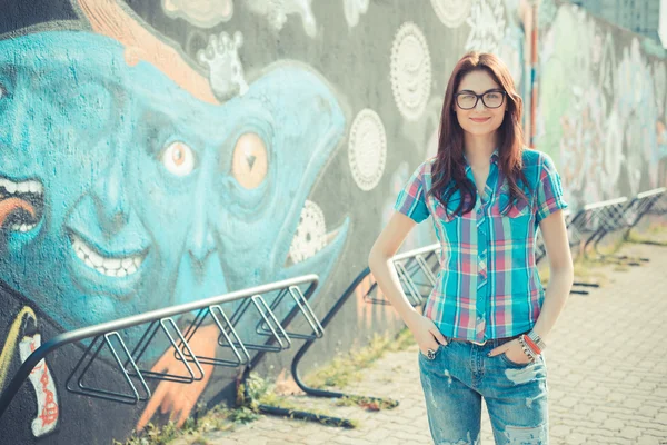 Schöne junge Hipster-Frau — Stockfoto