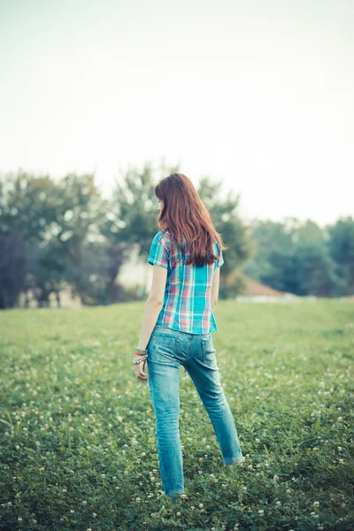 Hermosa joven hipster mujer — Foto de Stock