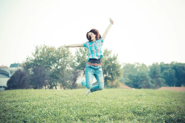 Hermosa joven hipster mujer — Foto de Stock