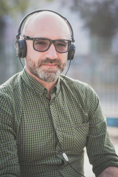 Handsome middle aged man listening music — Stock Photo, Image