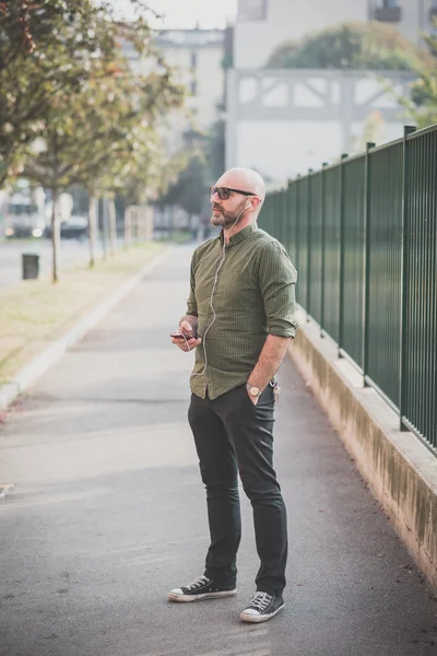 Handsome middle aged man listening to music — Stock Photo, Image