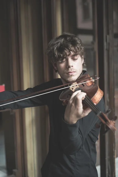 Young handsome blonde violinist — Stock Photo, Image