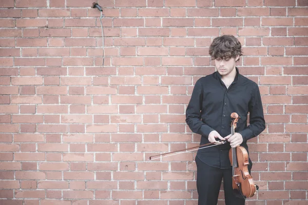 Young handsome blonde violinist — Stock Photo, Image