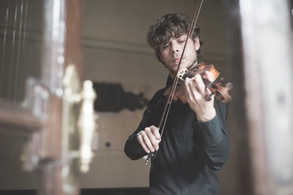 Young handsome blonde violinist — Stock Photo, Image