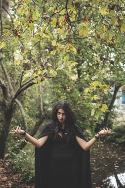 Vampir kadın manto