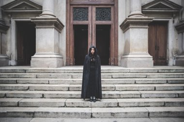 Vampir kadın manto