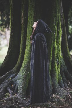 Vampir kadın manto