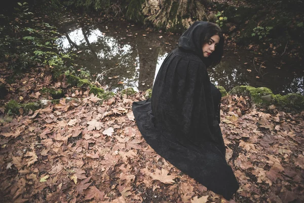 Vampire woman with mantle — Stock Photo, Image