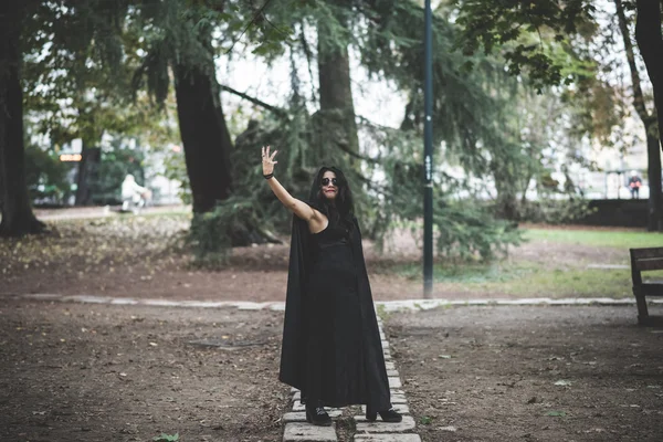 Vampire woman with mantle — Stock Photo, Image