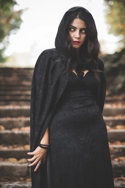 Vampire woman with mantle — Stock Photo, Image