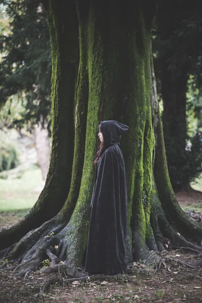 Vampire woman with mantle — Stock Photo, Image