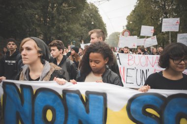 Milano'da düzenlenen öğrenci gösteri