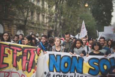 Milano'da düzenlenen öğrenci gösteri