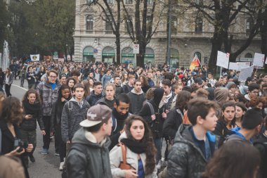 Milano'da düzenlenen öğrenci gösteri