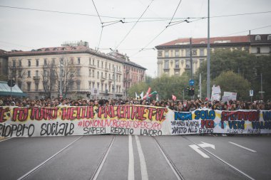Milano'da düzenlenen öğrenci gösteri