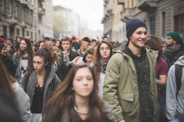 Milano'da düzenlenen öğrenci gösteri