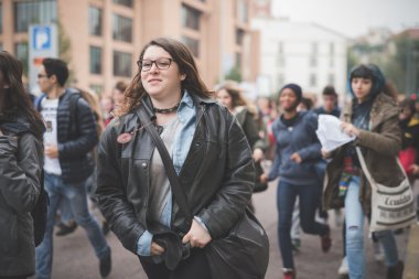 Milano'da düzenlenen öğrenci gösteri