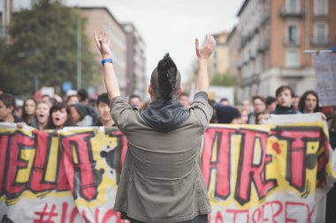 Milano'da düzenlenen öğrenci gösteri