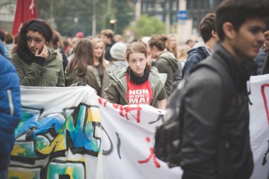 Milano'da düzenlenen öğrenci gösteri