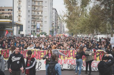 Milano'da düzenlenen öğrenci gösteri