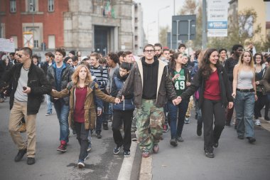 Milano'da düzenlenen öğrenci gösteri