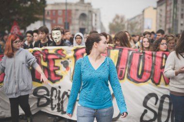 Milano'da düzenlenen öğrenci gösteri