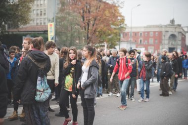 Milano'da düzenlenen öğrenci gösteri