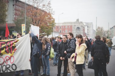 Milano'da düzenlenen öğrenci gösteri