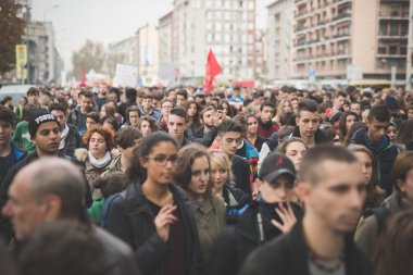 Milano'da düzenlenen öğrenci gösteri