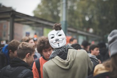 Milano'da düzenlenen öğrenci gösteri