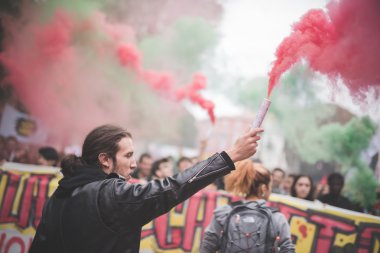 Milano'da düzenlenen öğrenci gösteri