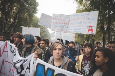 Milano'da düzenlenen öğrenci gösteri