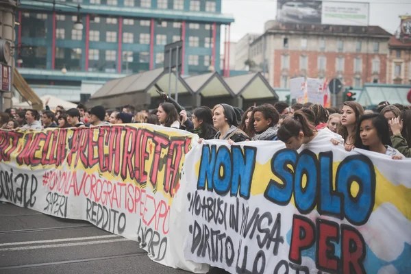 Студенческая демонстрация в Милане — стоковое фото