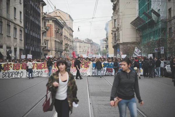 Manifestación estudiantil en Milán — Foto de Stock