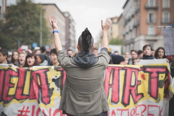 Manifestação estudantil realizada em Milão — Fotografia de Stock