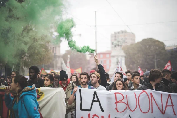 Manifestação estudantil realizada em Milão — Fotografia de Stock