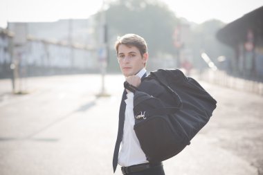 genç yakışıklı zarif sarışın model adam