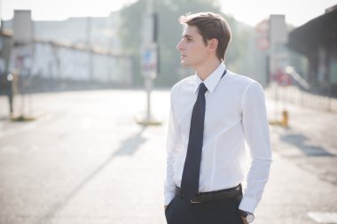 genç yakışıklı zarif sarışın model adam