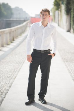 genç yakışıklı zarif sarışın model adam