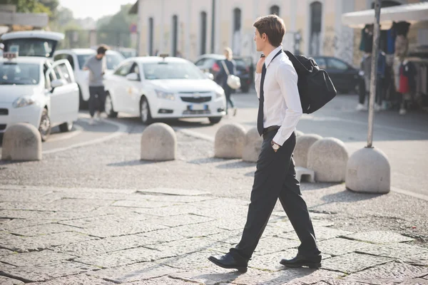 Giovane bello elegante bionda modello uomo — Foto Stock