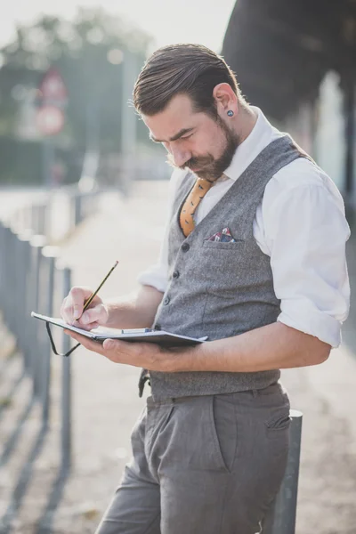 Snygg stor mustasch hipster man — Stockfoto