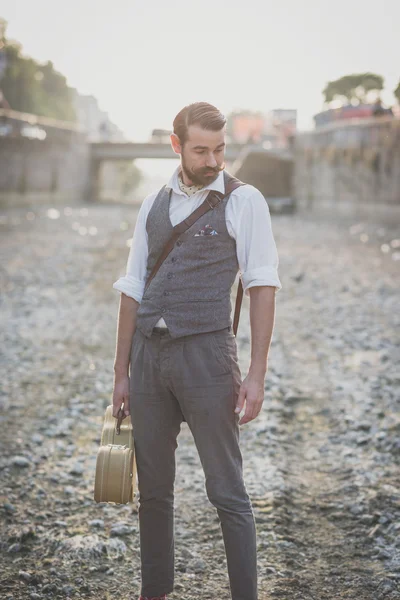 Guapo bigote grande hipster hombre — Foto de Stock