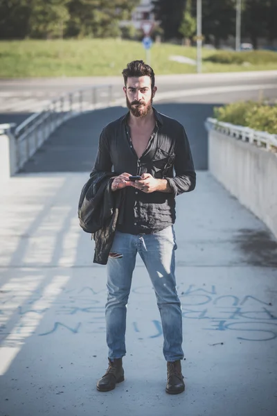 Bearded man using smartphone — Stock Photo, Image