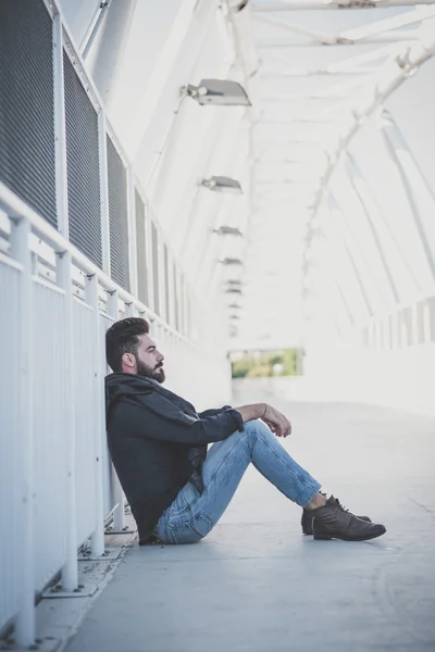 Stilig skäggig man — Stockfoto