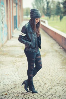 Esmer kadın sıcak giysiler