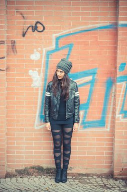 Esmer kadın sıcak giysiler