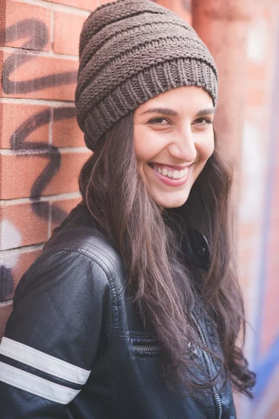 Morena mulher feliz sorriso — Fotografia de Stock