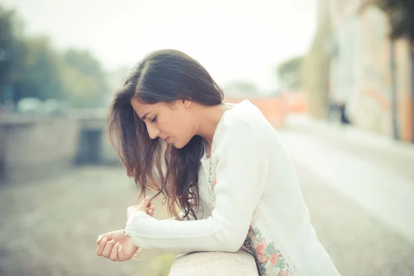 Joven hermosa mujer — Foto de Stock