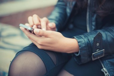 Smartphone kullanarak eller