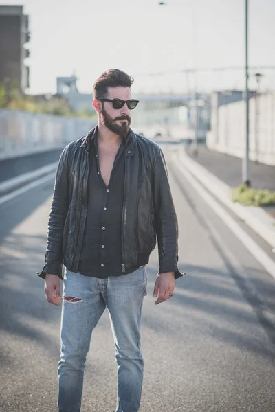 Bearded man standing on the street — Stock Photo, Image